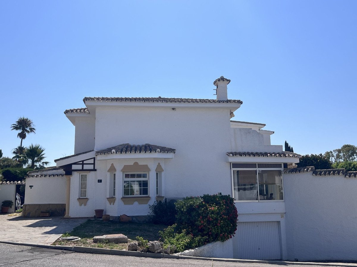 2 Bed Townhouse in El Paraiso