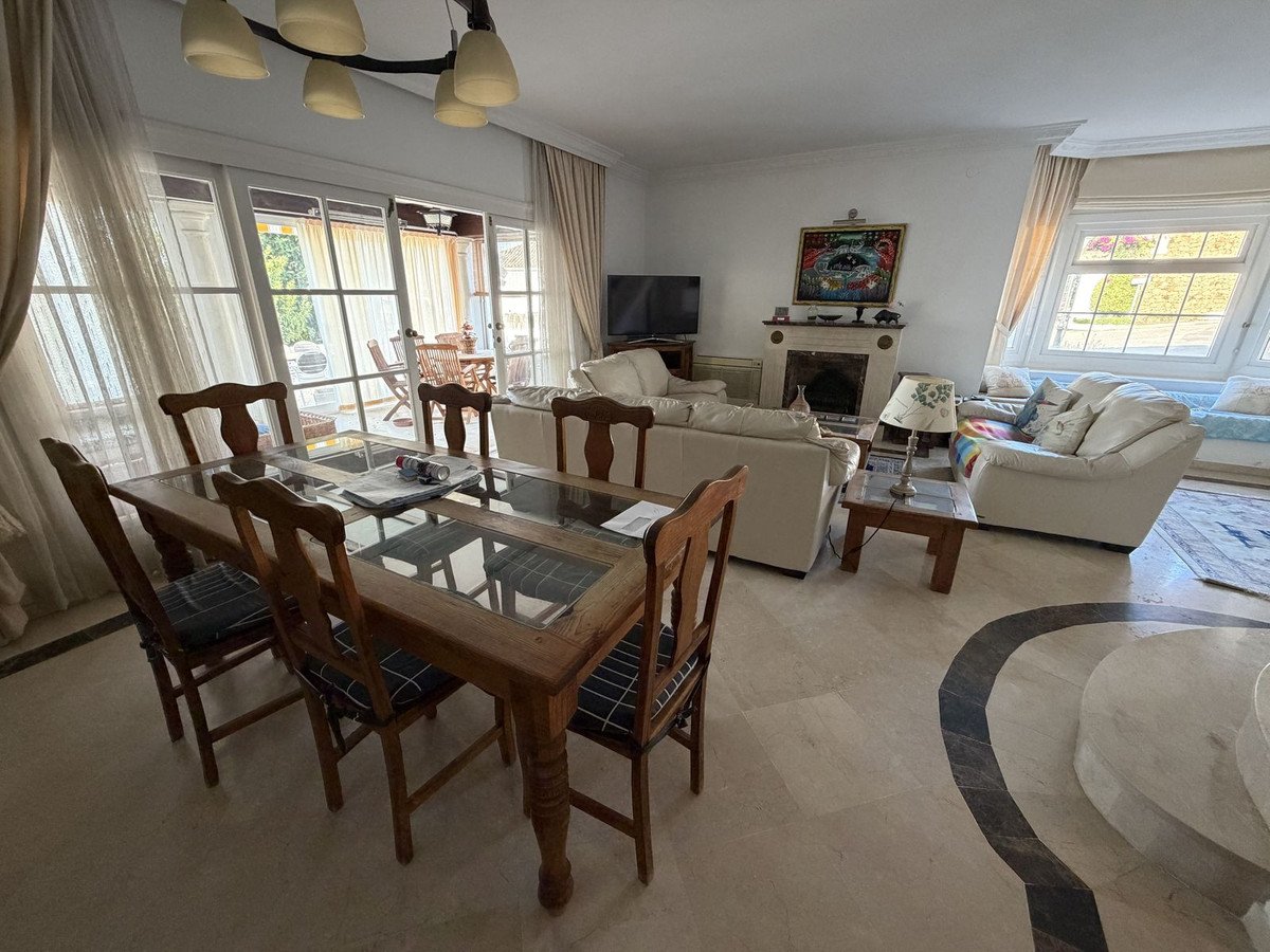 2 Bed Townhouse in El Paraiso