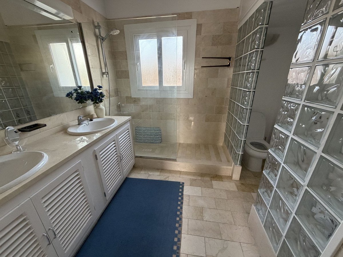 2 Bed Townhouse in El Paraiso
