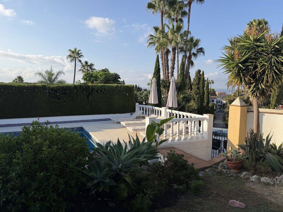 2 Bed Townhouse in El Paraiso