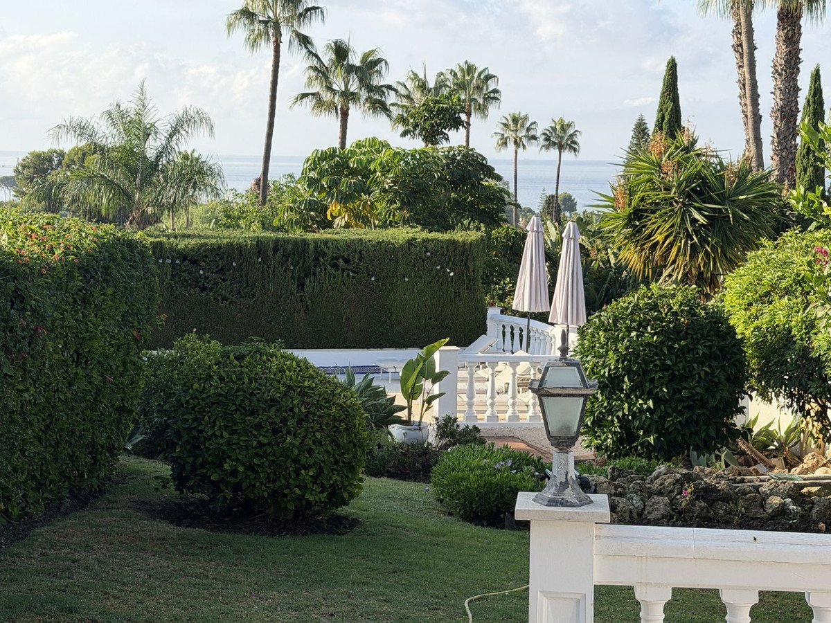 2 Bed Townhouse in El Paraiso