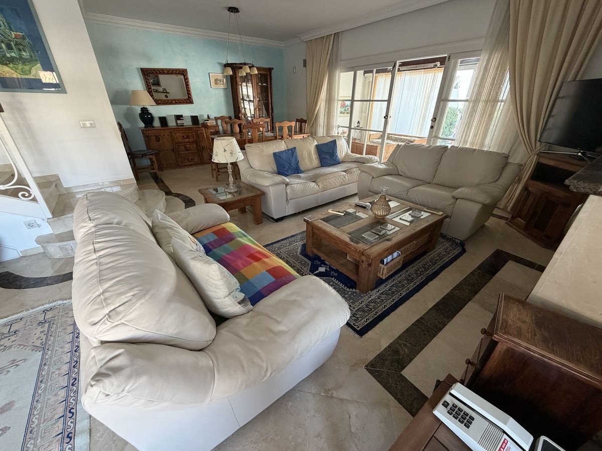 2 Bed Townhouse in El Paraiso