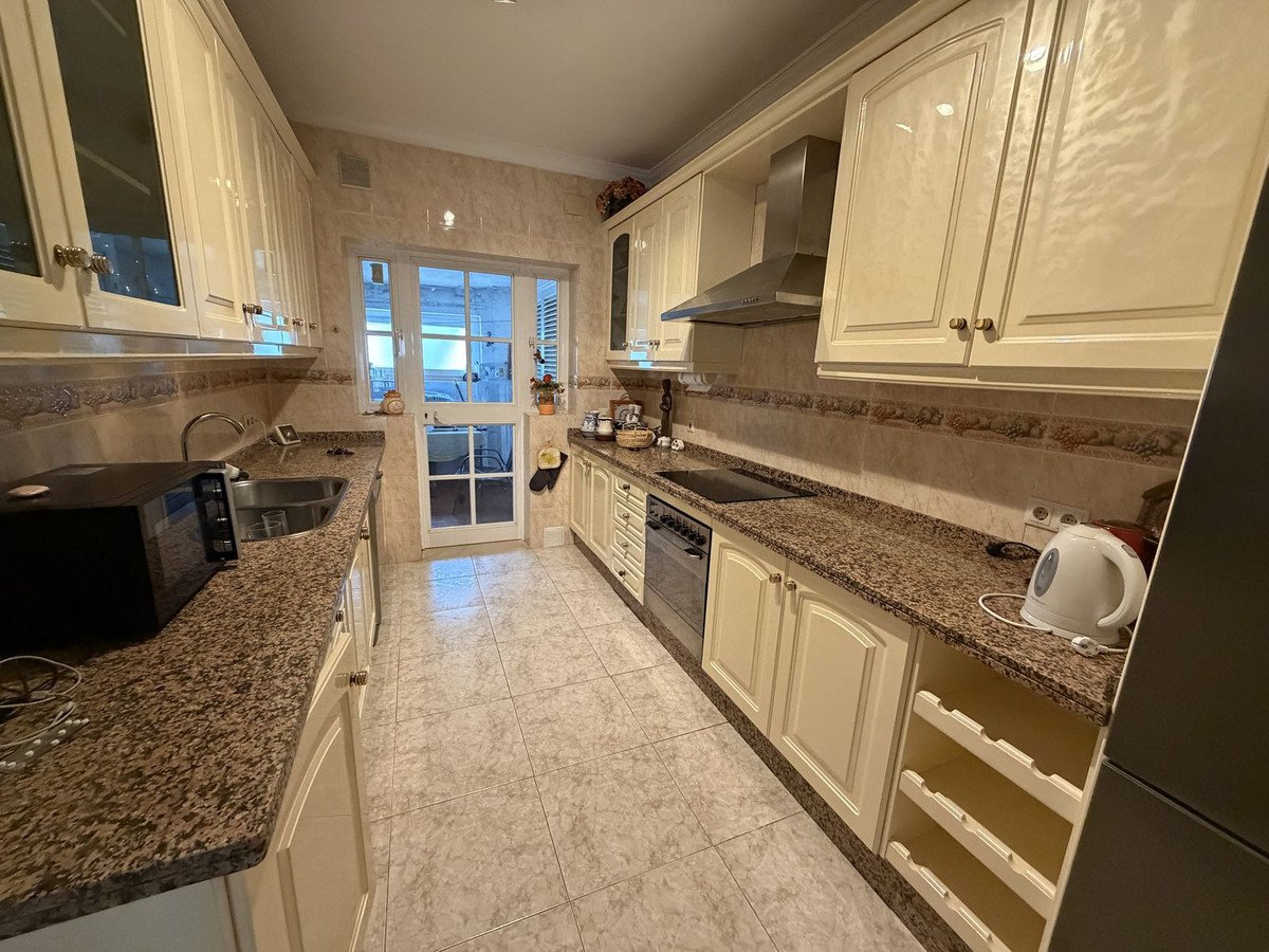 2 Bed Townhouse in El Paraiso