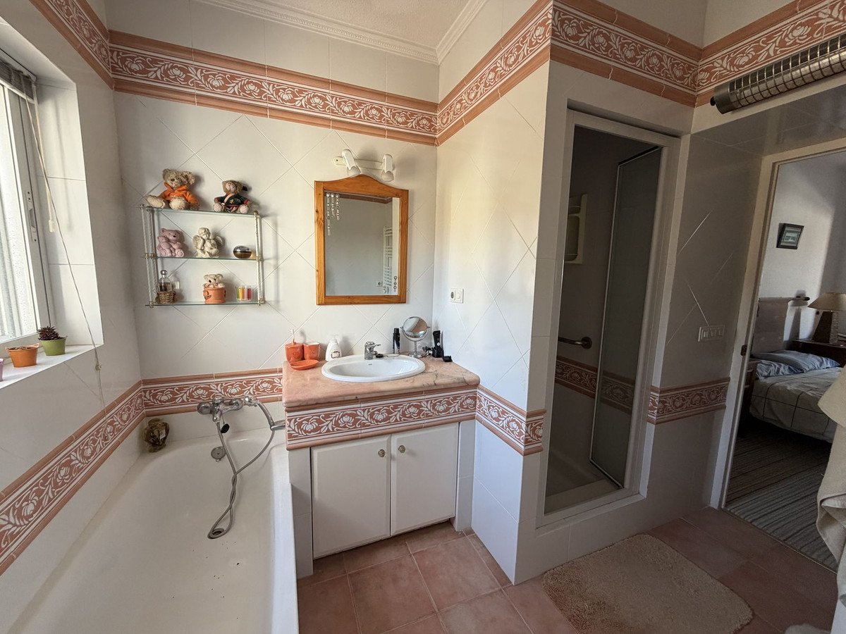 2 Bed Townhouse in El Paraiso