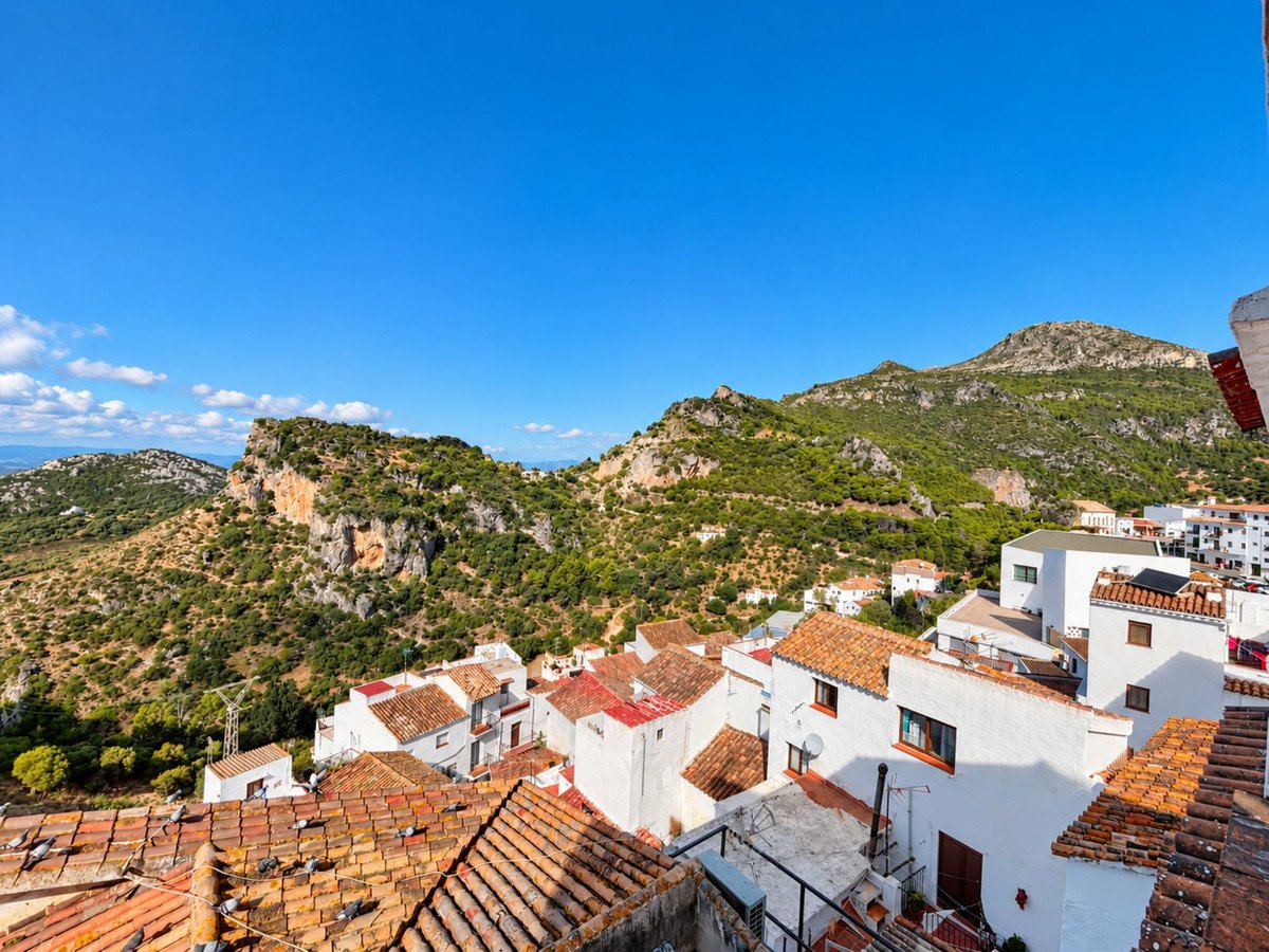 5 Bed Detached Villa in Casares