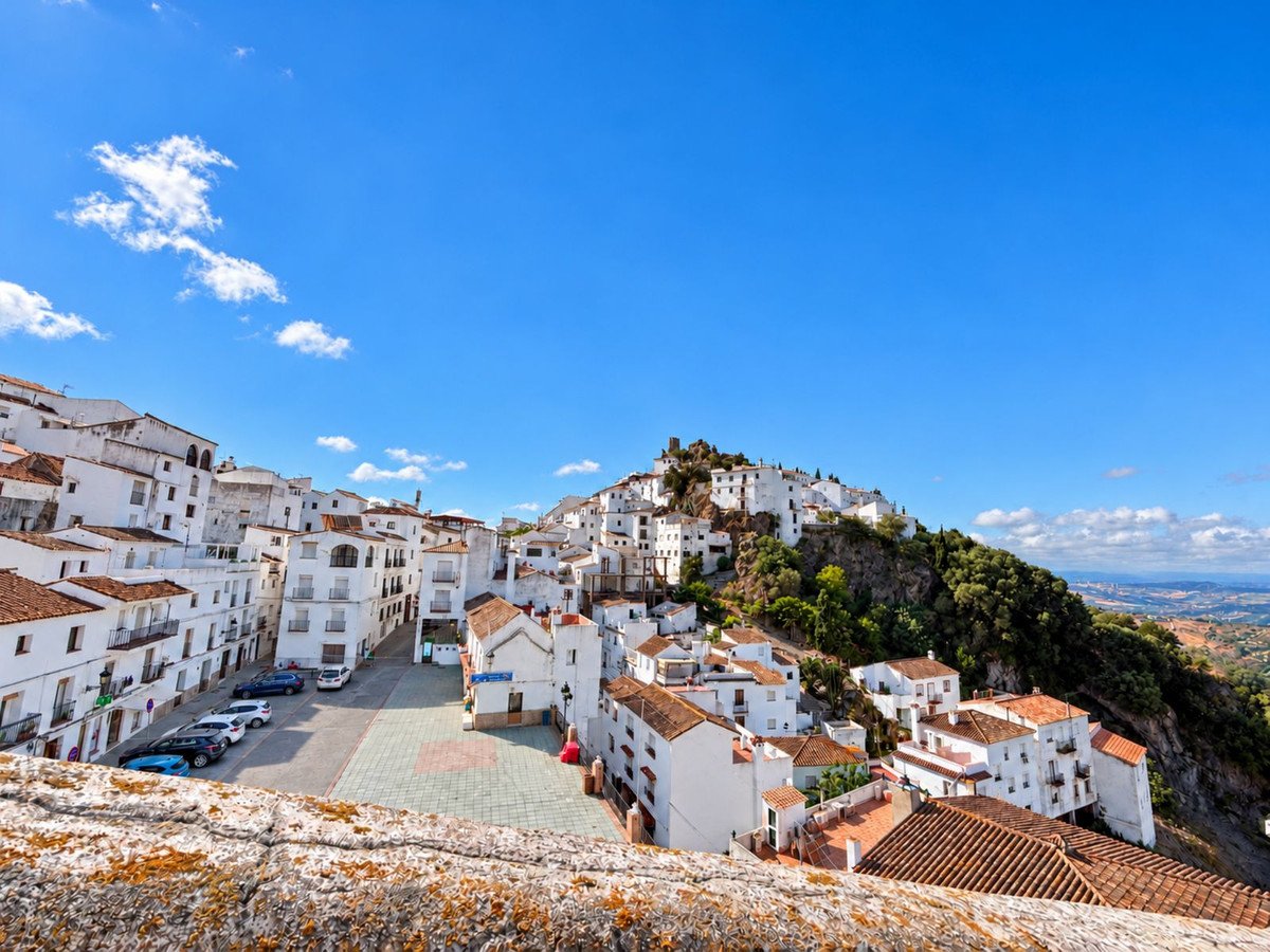 5 Bed Detached Villa in Casares