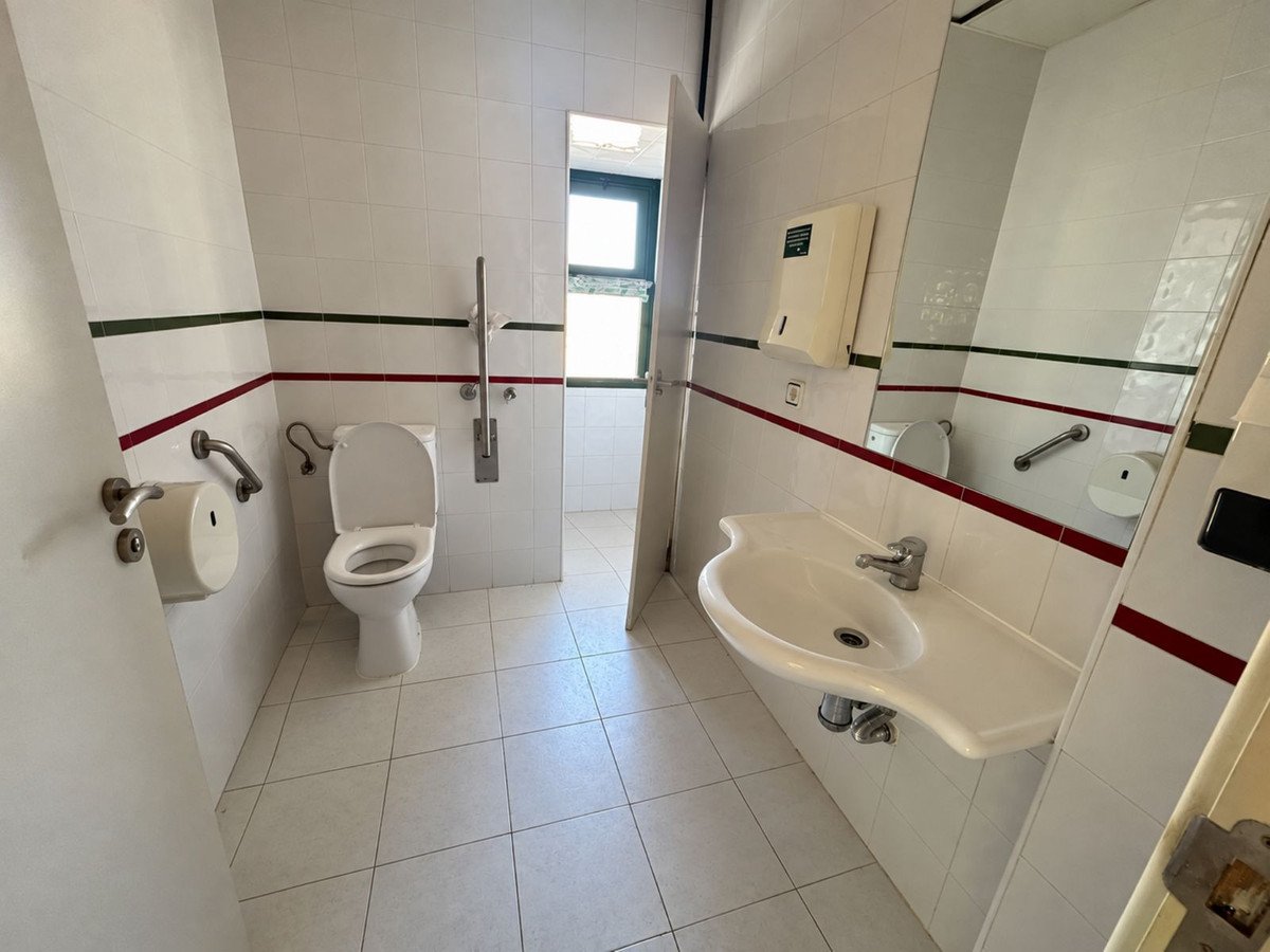 5 Bed Detached Villa in Casares