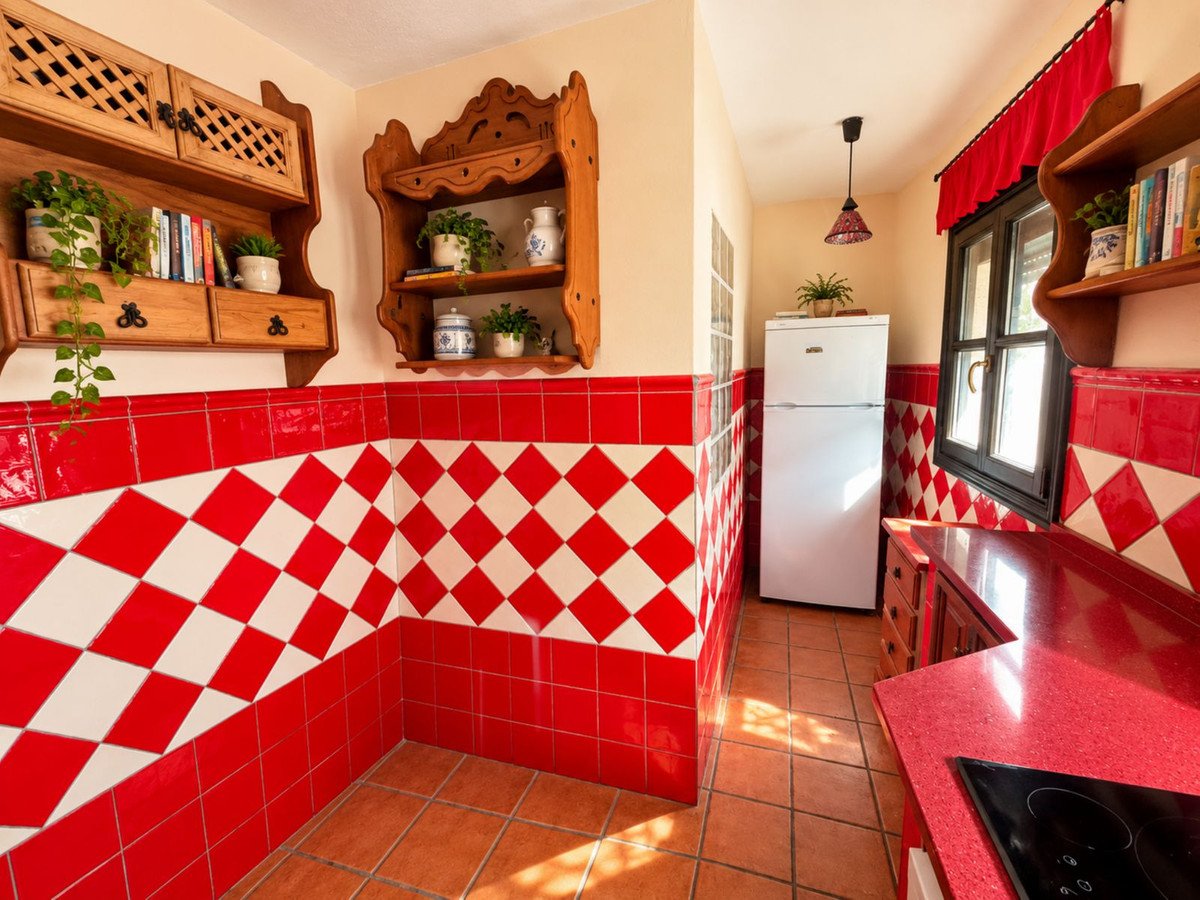 5 Bed Detached Villa in Casares