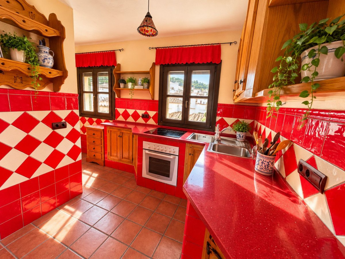 5 Bed Detached Villa in Casares