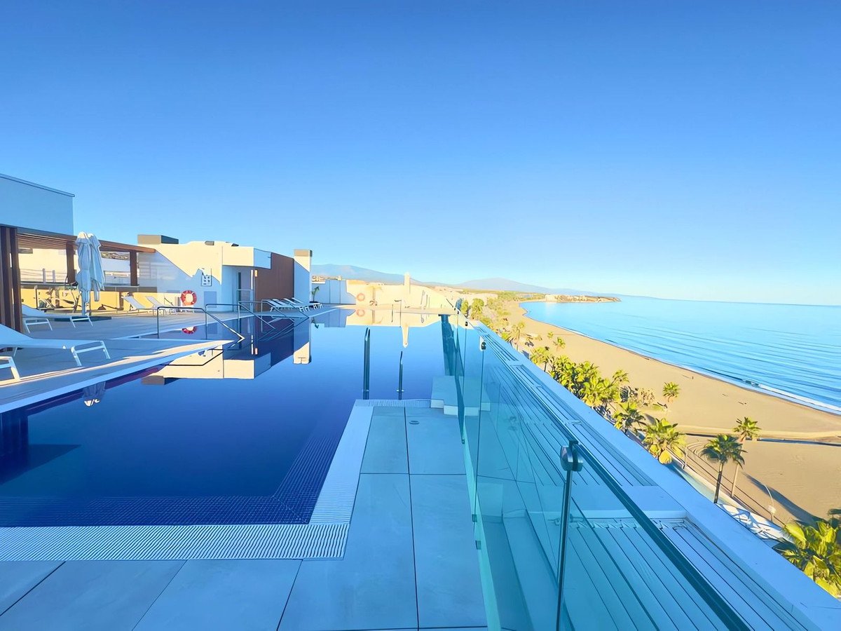 3 Bed Middle Floor Apartment in Estepona