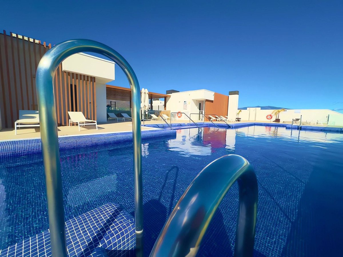 3 Bed Middle Floor Apartment in Estepona