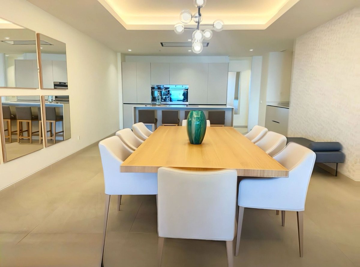 3 Bed Middle Floor Apartment in Estepona