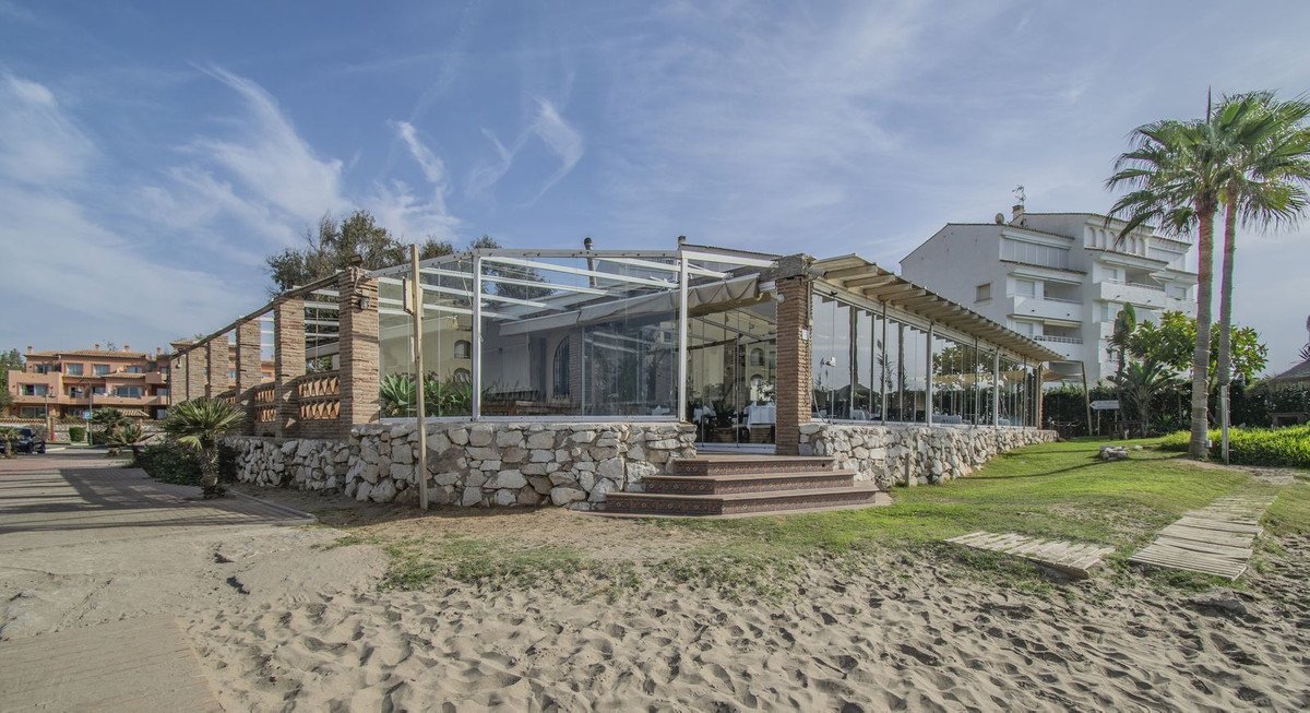 Middle Floor Studio in Marbesa