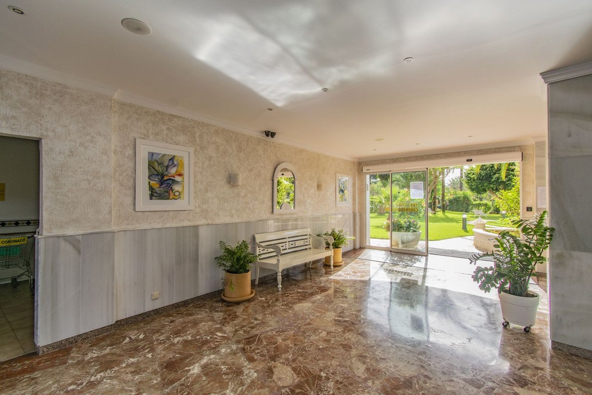 Middle Floor Studio in Marbesa