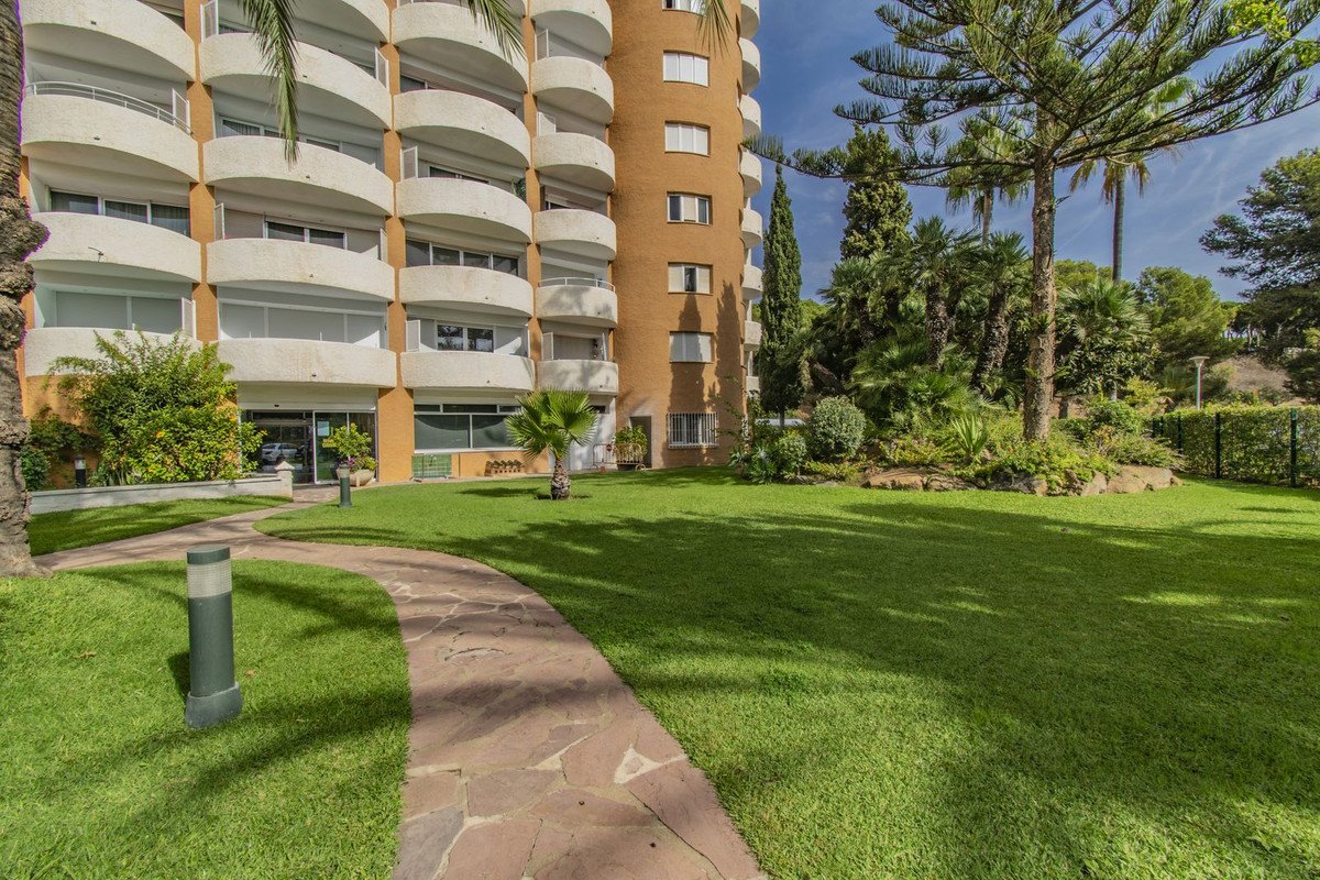 Middle Floor Studio in Marbesa