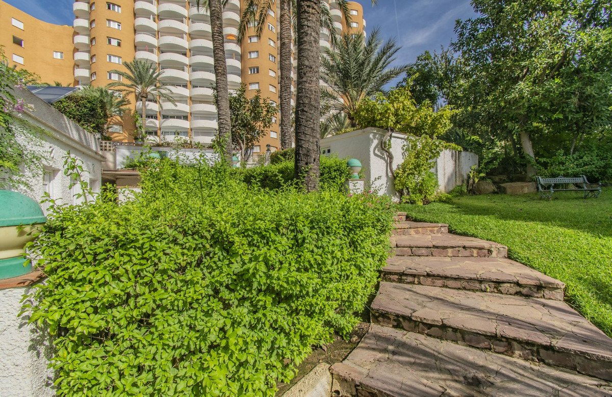 Middle Floor Studio in Marbesa