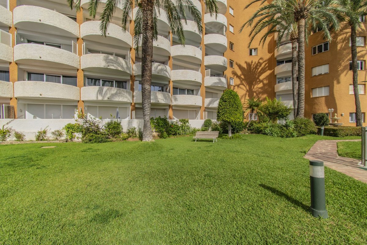 Middle Floor Studio in Marbesa