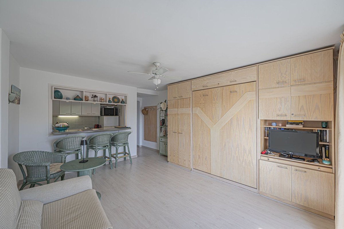 Middle Floor Studio in Marbesa