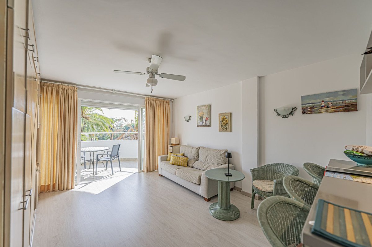Middle Floor Studio in Marbesa