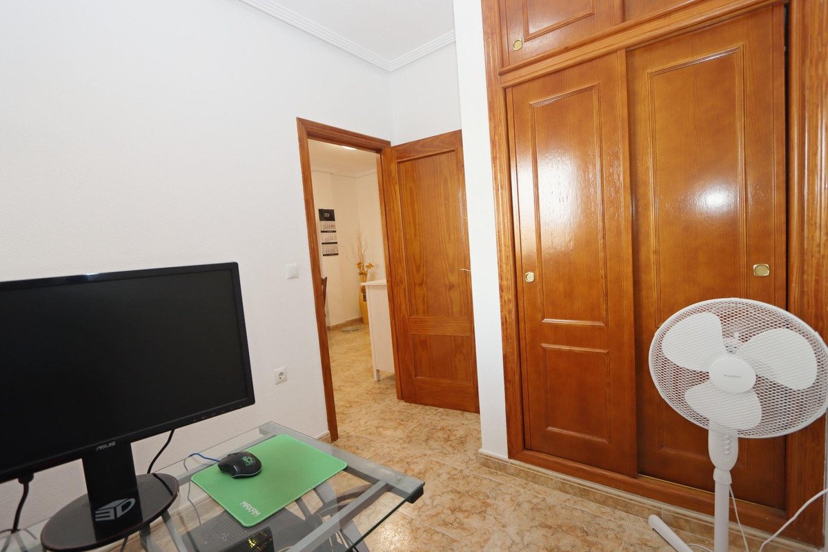 2 Bed Middle Floor Apartment in Orihuela Costa