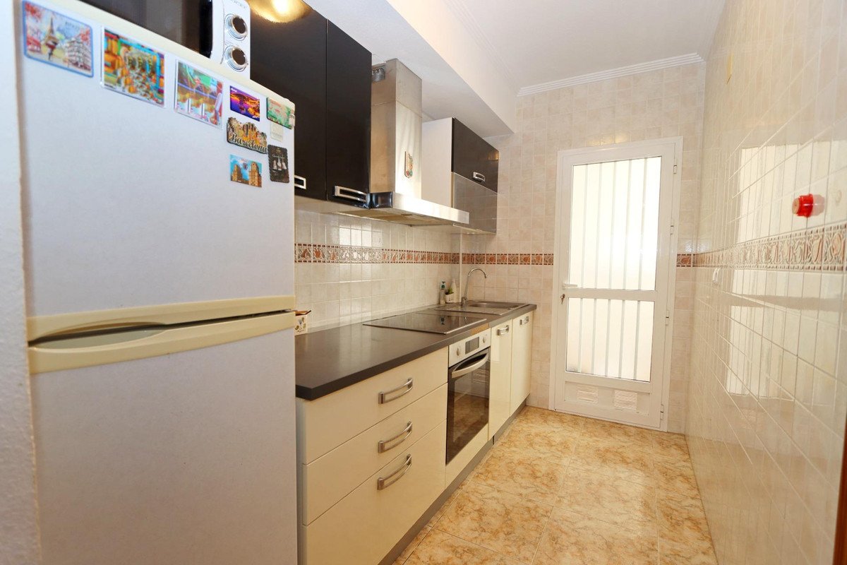 2 Bed Middle Floor Apartment in Orihuela Costa