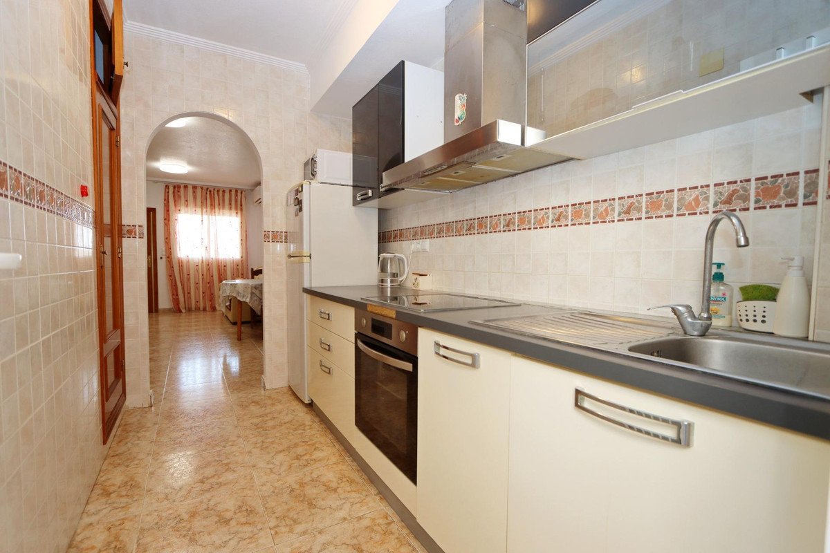 2 Bed Middle Floor Apartment in Orihuela Costa