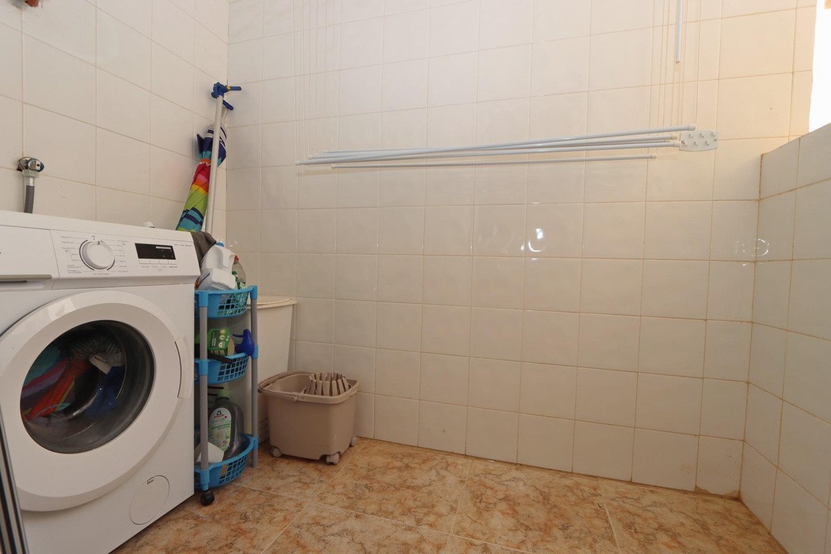 2 Bed Middle Floor Apartment in Orihuela Costa