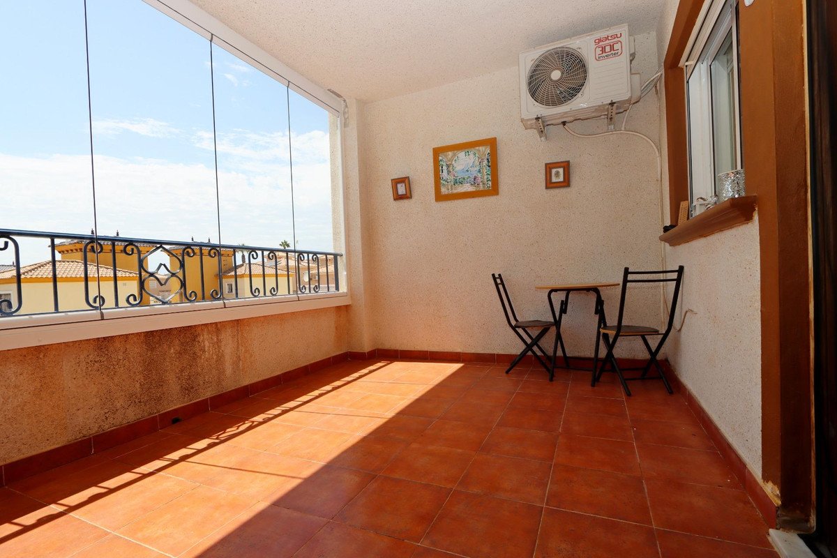 2 Bed Middle Floor Apartment in Orihuela Costa