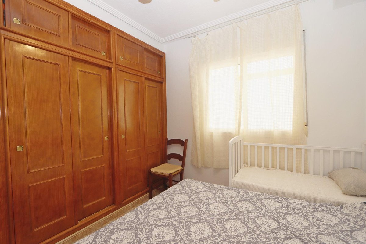 2 Bed Middle Floor Apartment in Orihuela Costa