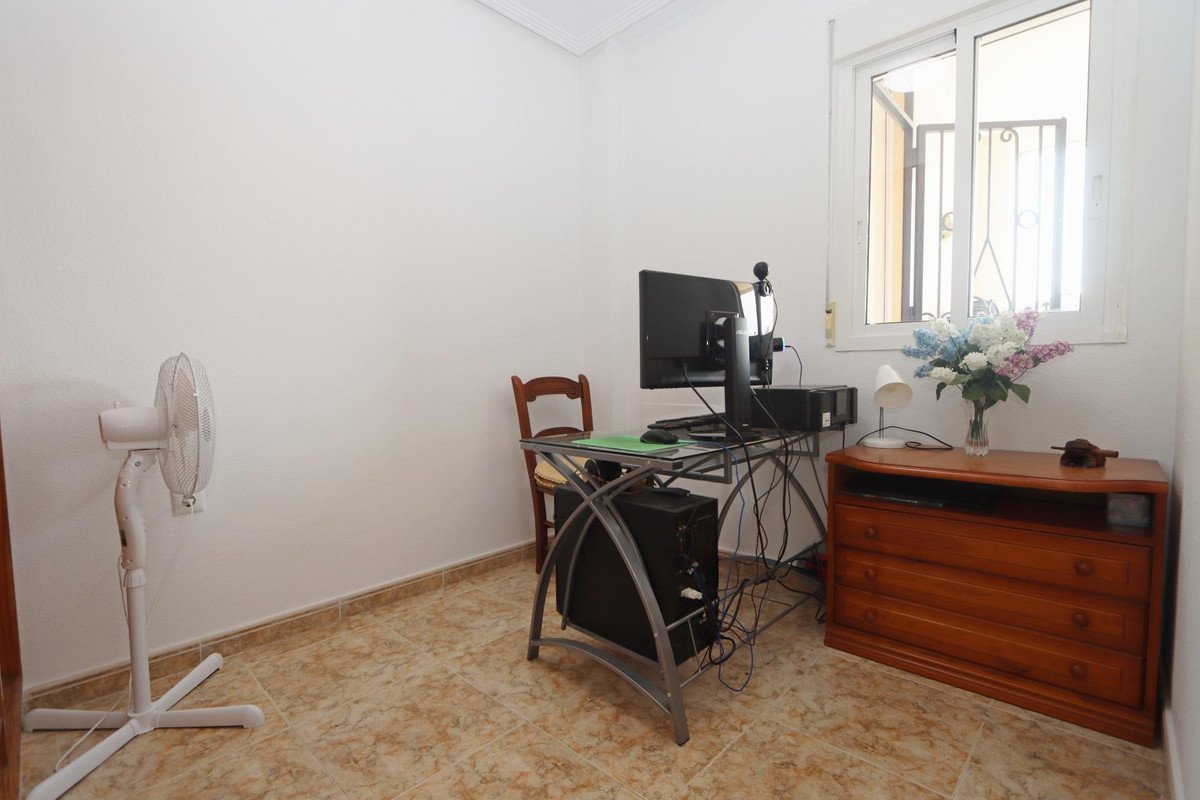 2 Bed Middle Floor Apartment in Orihuela Costa