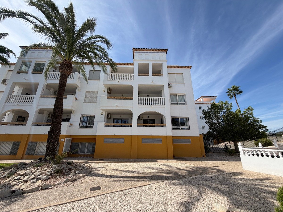 2 Bed Middle Floor Apartment in Villamartin