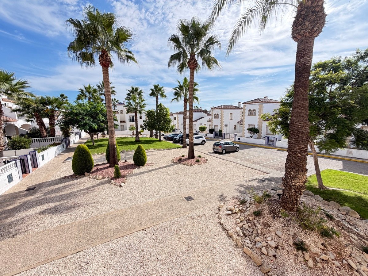 2 Bed Middle Floor Apartment in Villamartin