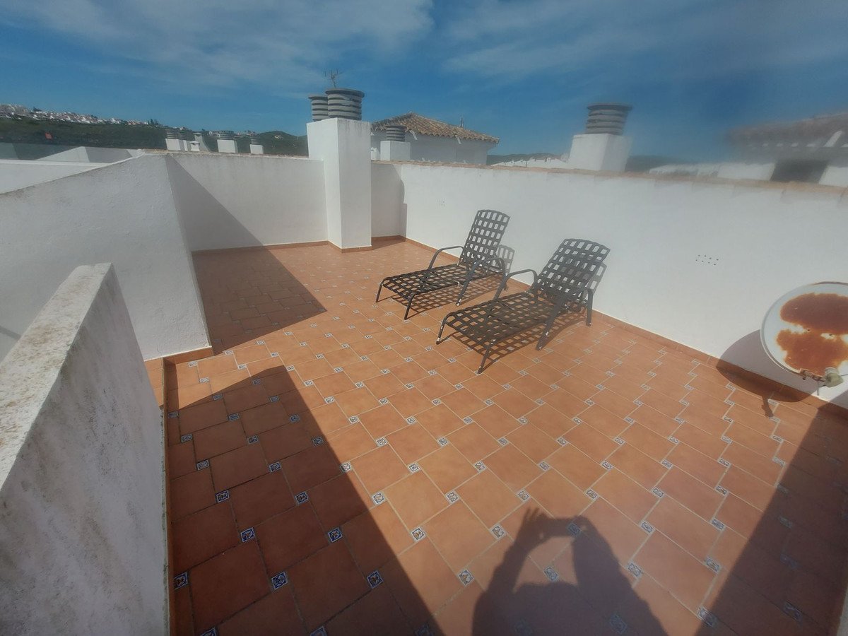 2 Bed Penthouse in La Duquesa