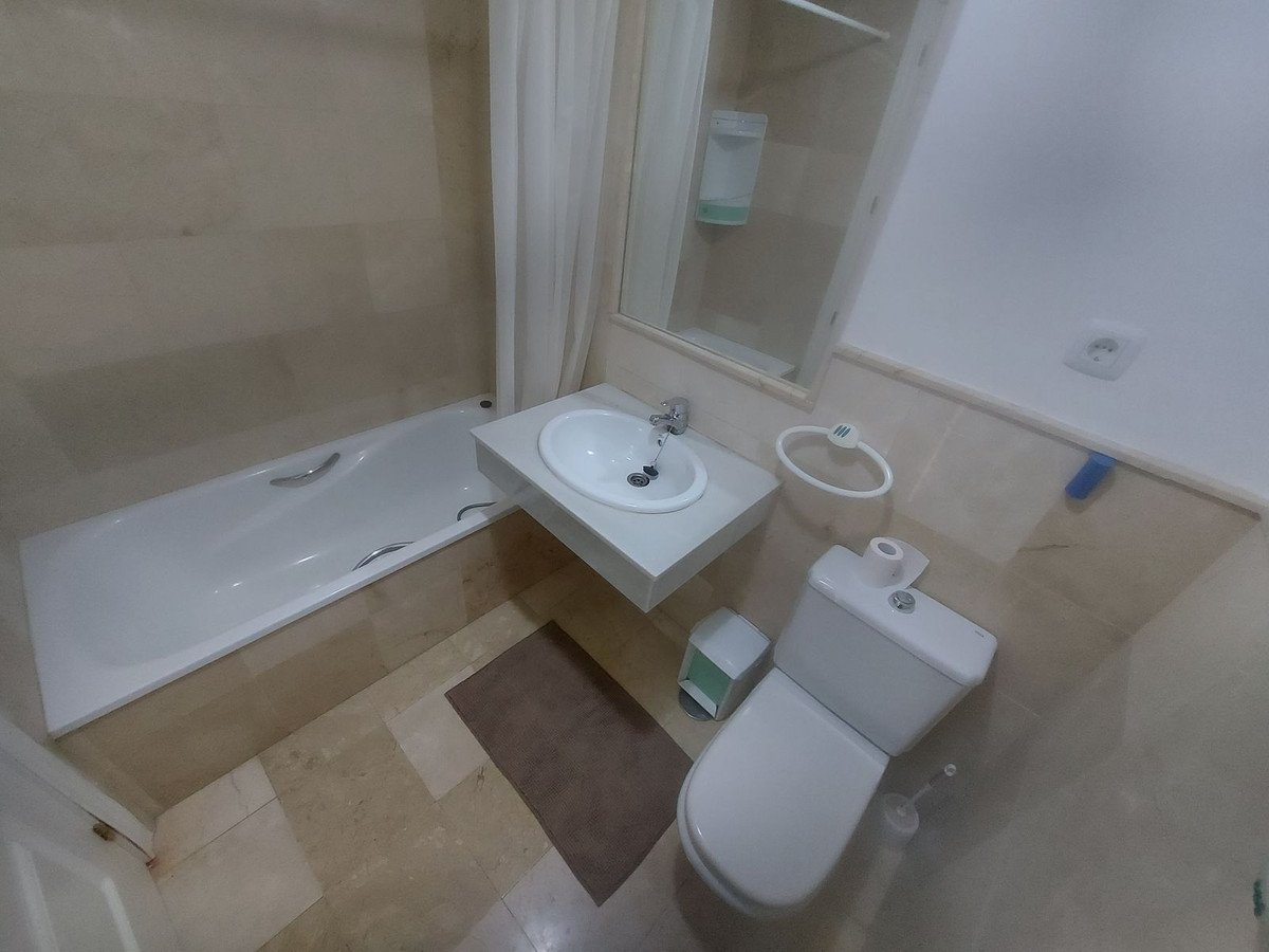 2 Bed Penthouse in La Duquesa