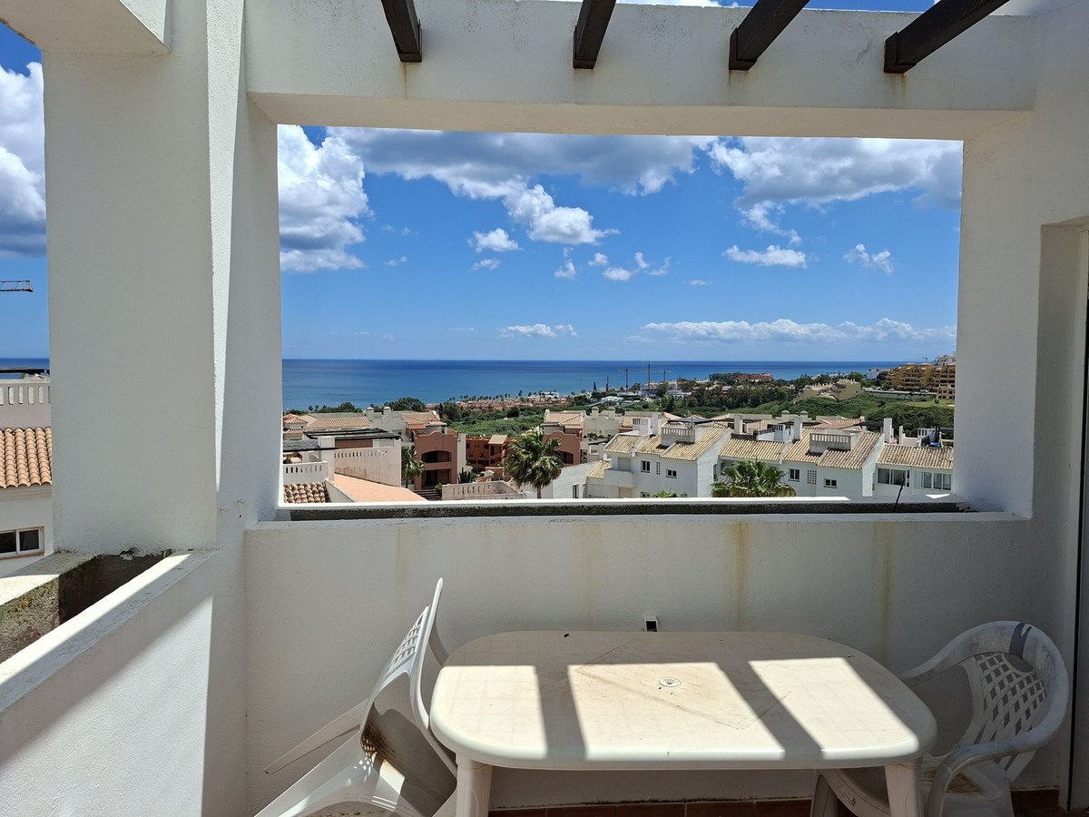 2 Bed Penthouse in La Duquesa