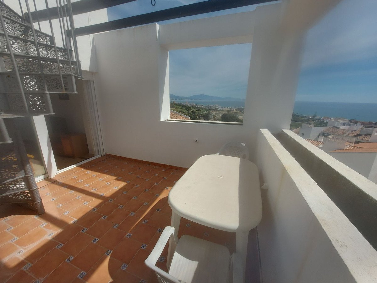 2 Bed Penthouse in La Duquesa