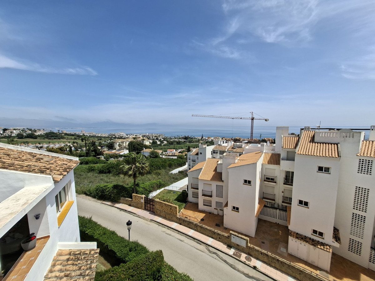 2 Bed Penthouse in La Duquesa