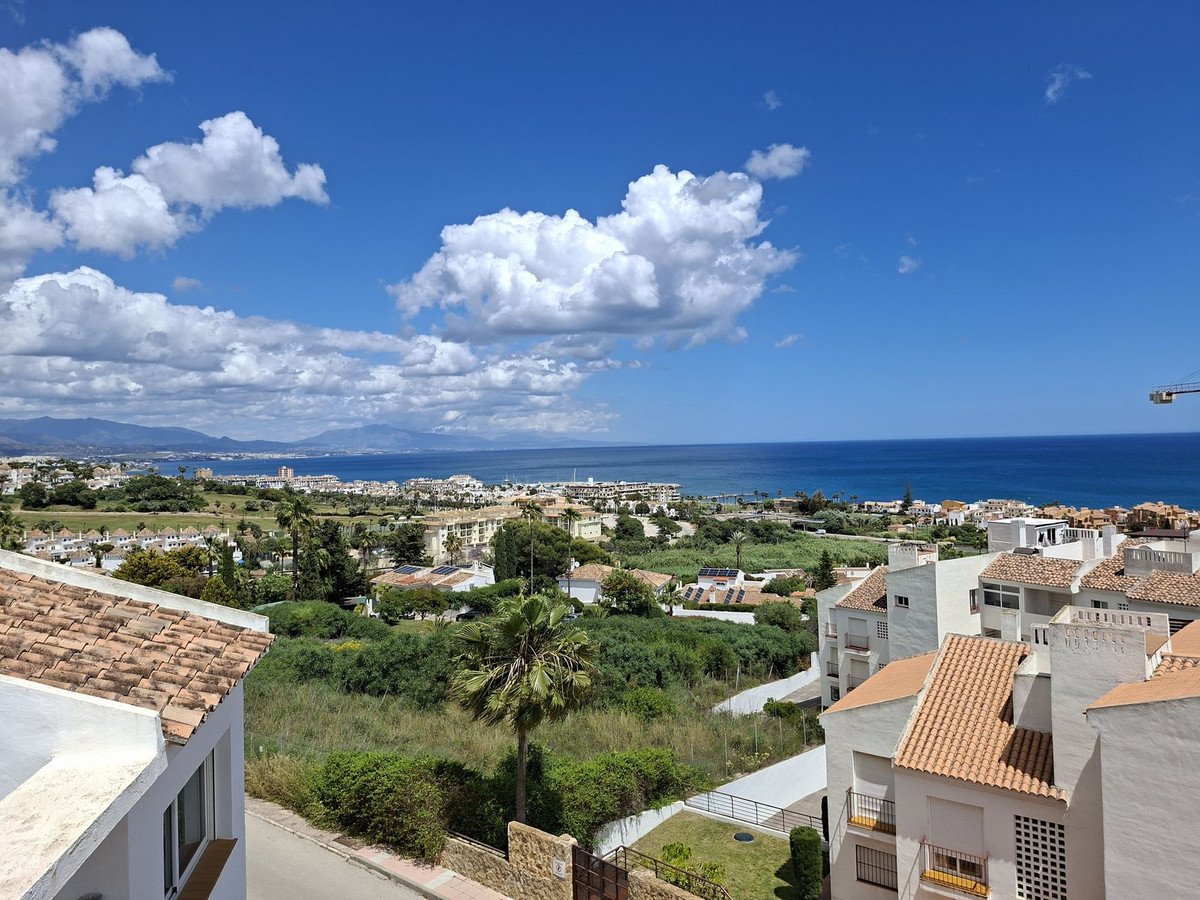 2 Bed Penthouse in La Duquesa