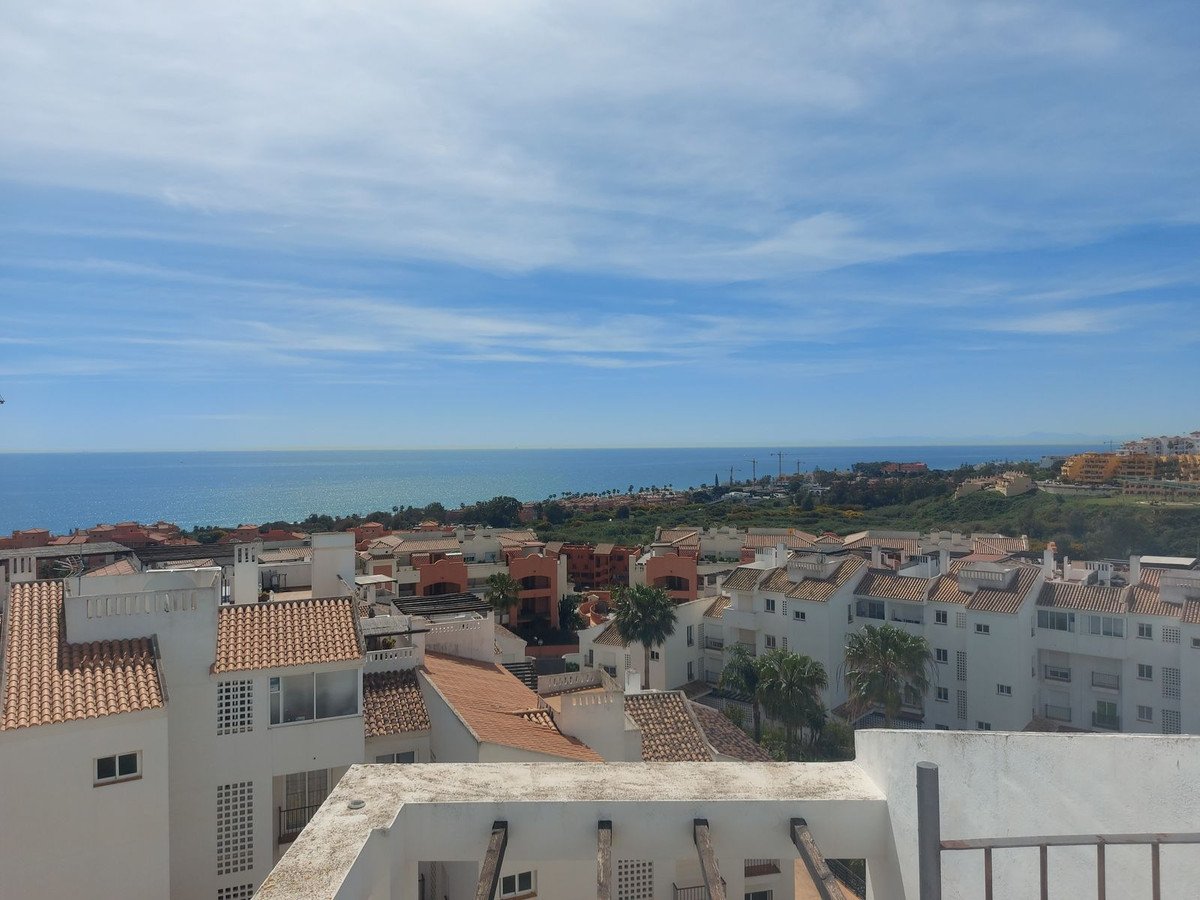 2 Bed Penthouse in La Duquesa