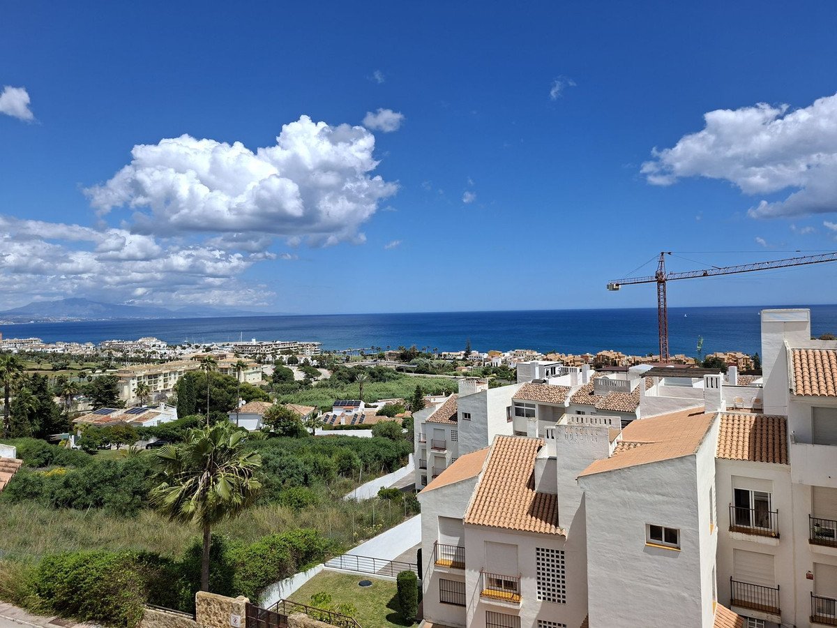 2 Bed Penthouse in La Duquesa