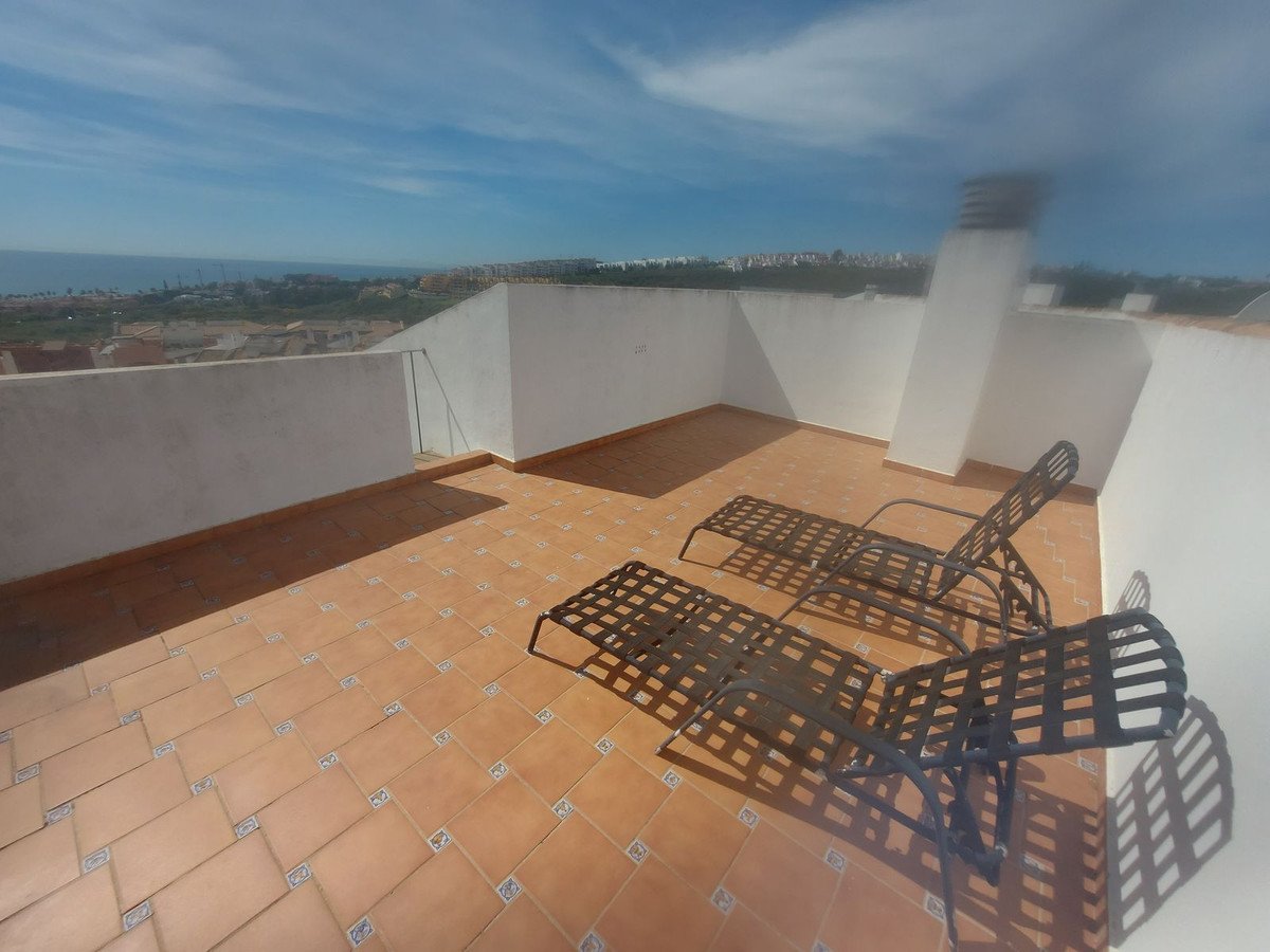 2 Bed Penthouse in La Duquesa