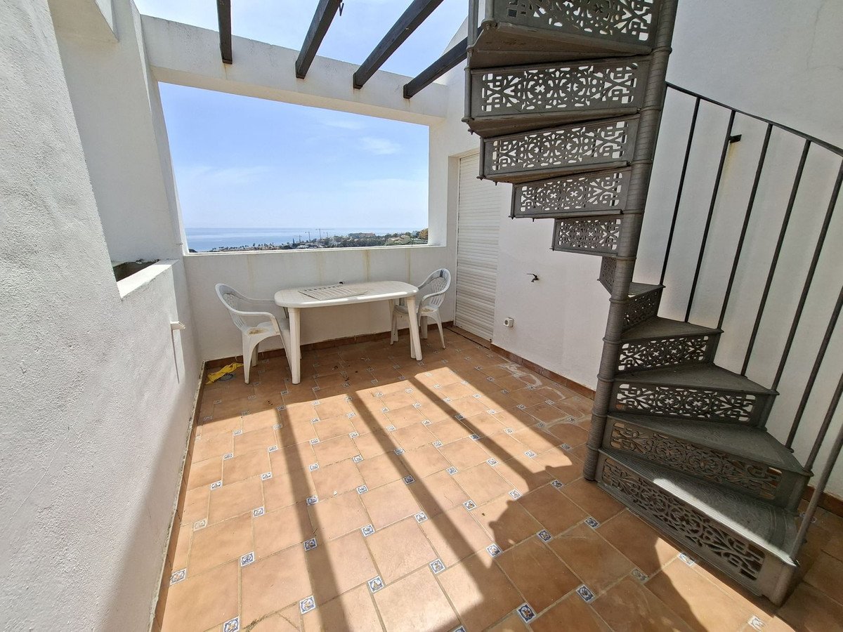 2 Bed Penthouse in La Duquesa