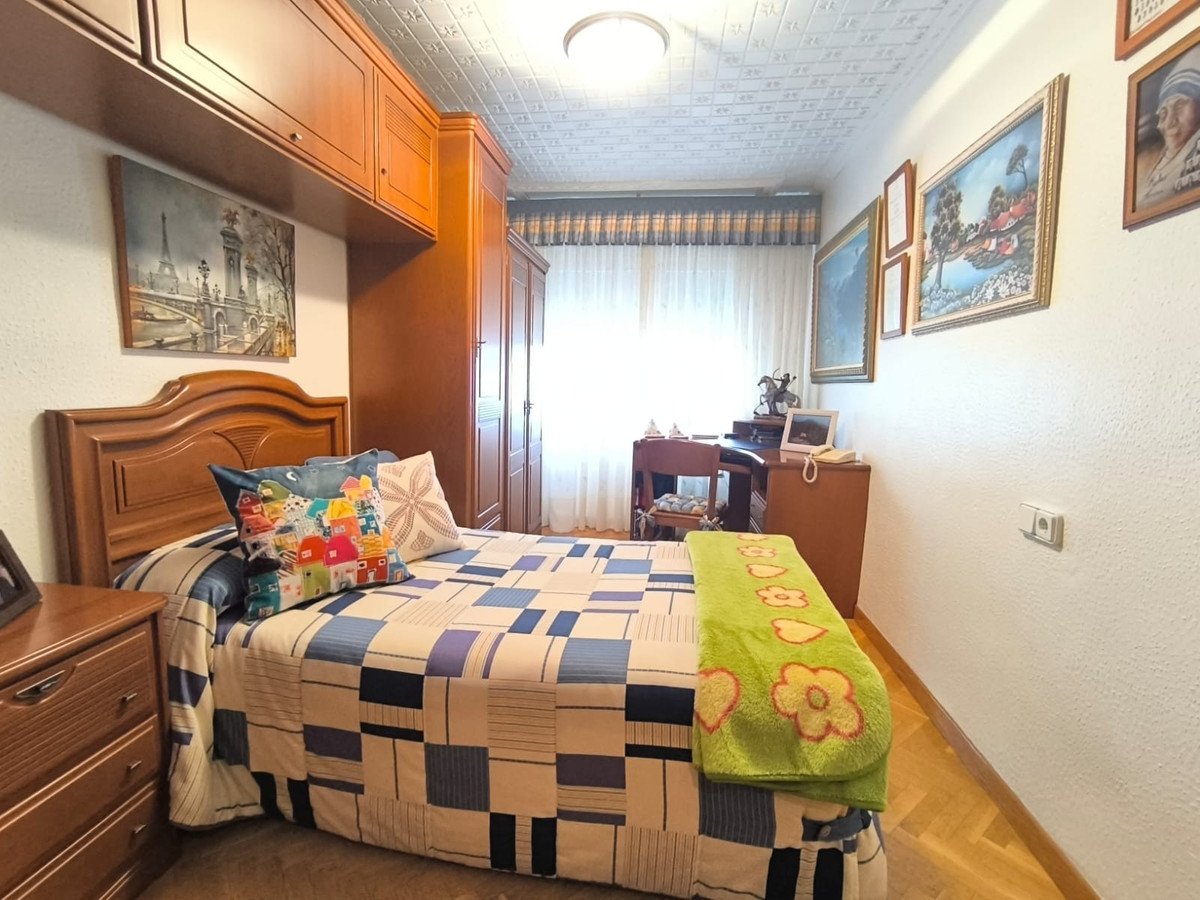 4 Bed Detached Villa in Sax
