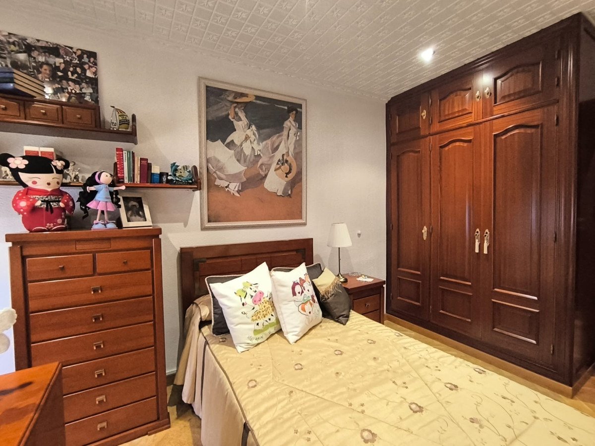 4 Bed Detached Villa in Sax