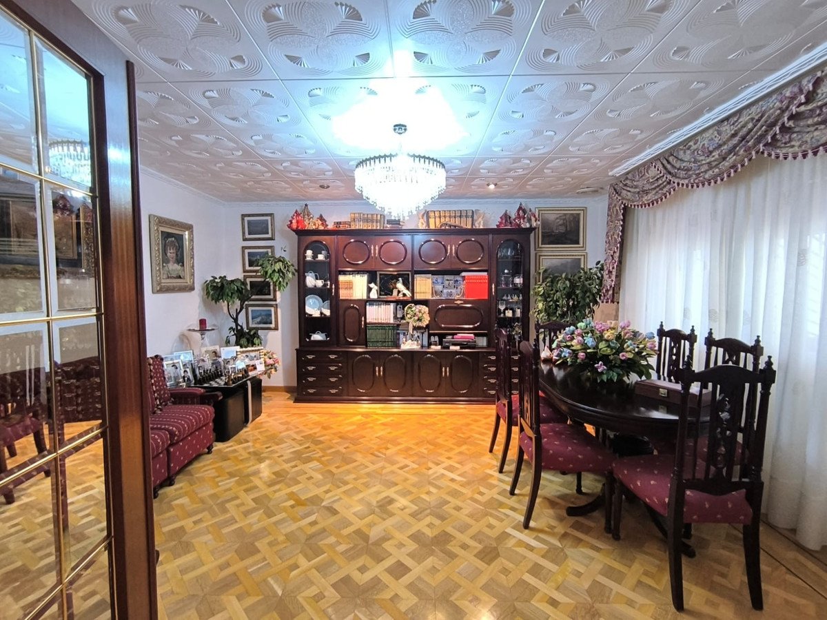 4 Bed Detached Villa in Sax