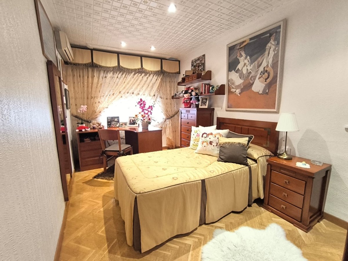 4 Bed Detached Villa in Sax