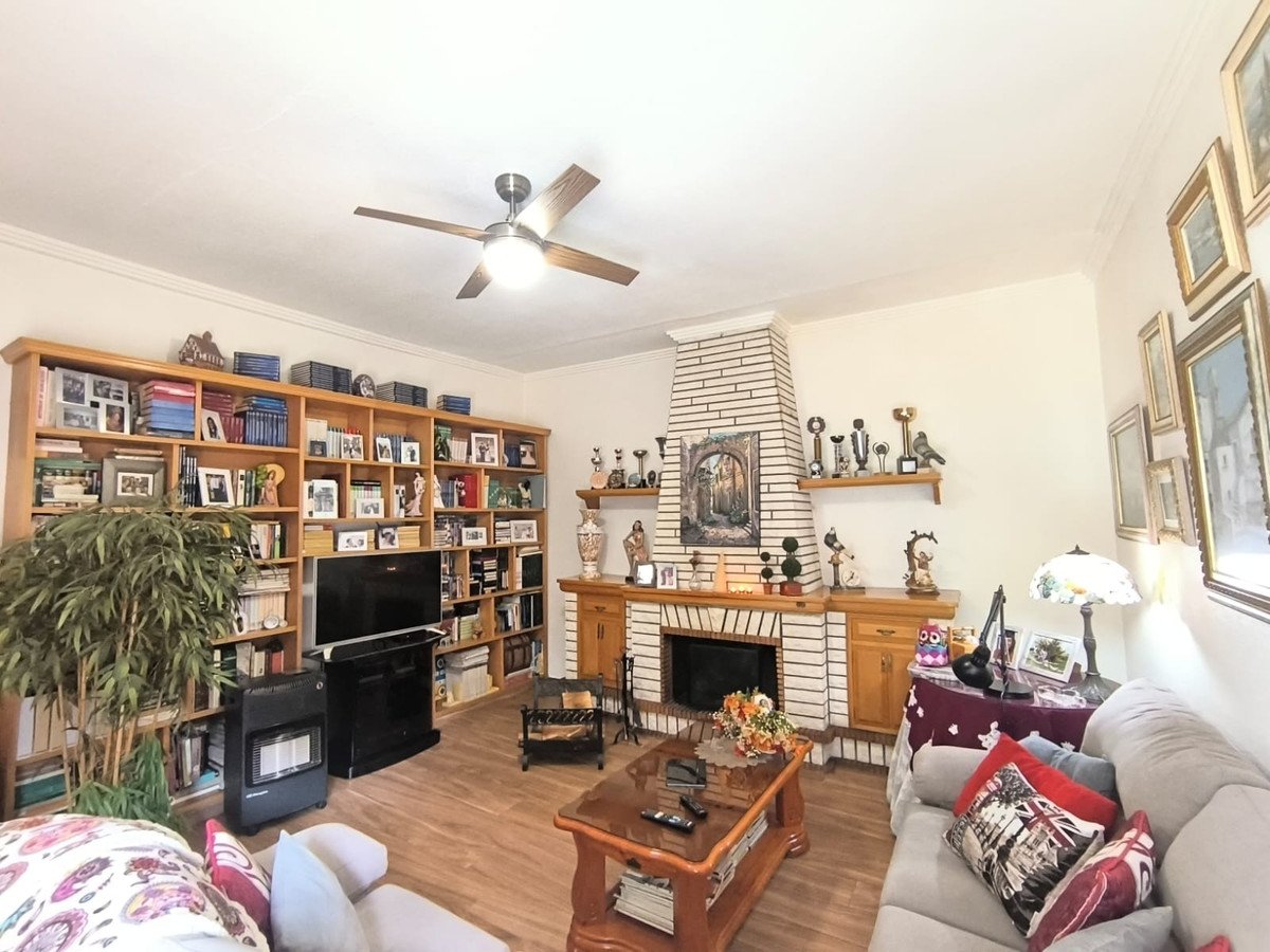 4 Bed Detached Villa in Sax
