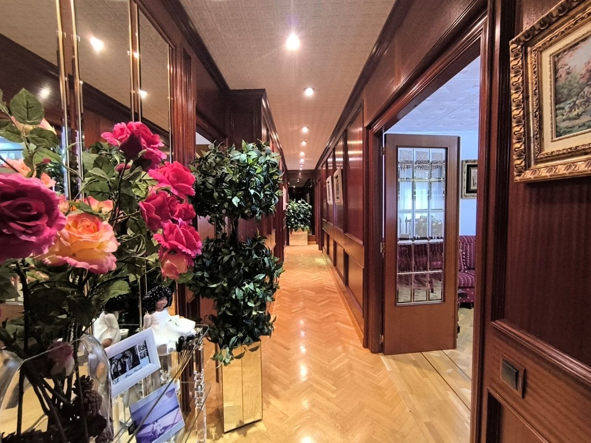 4 Bed Detached Villa in Sax