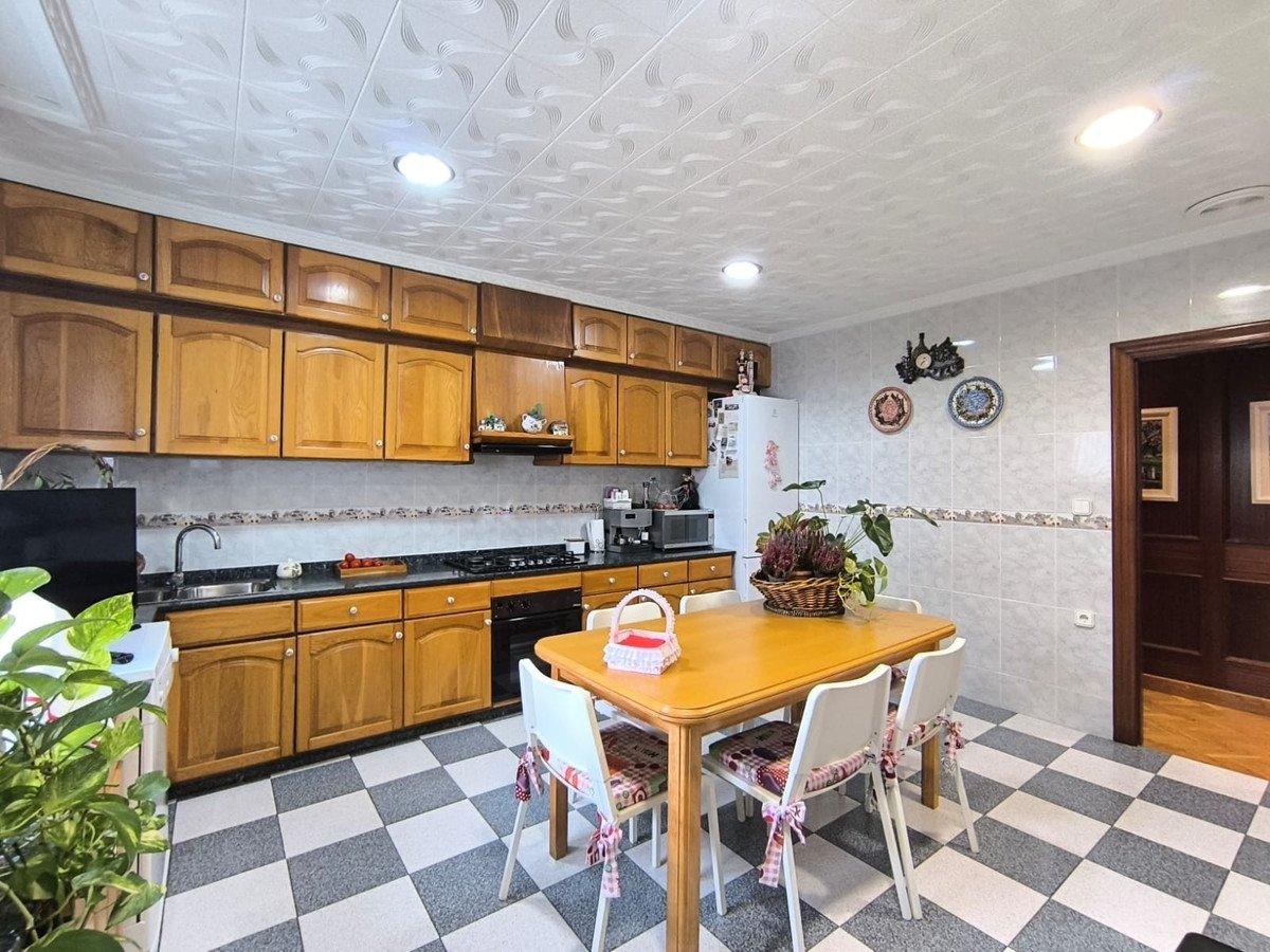 4 Bed Detached Villa in Sax