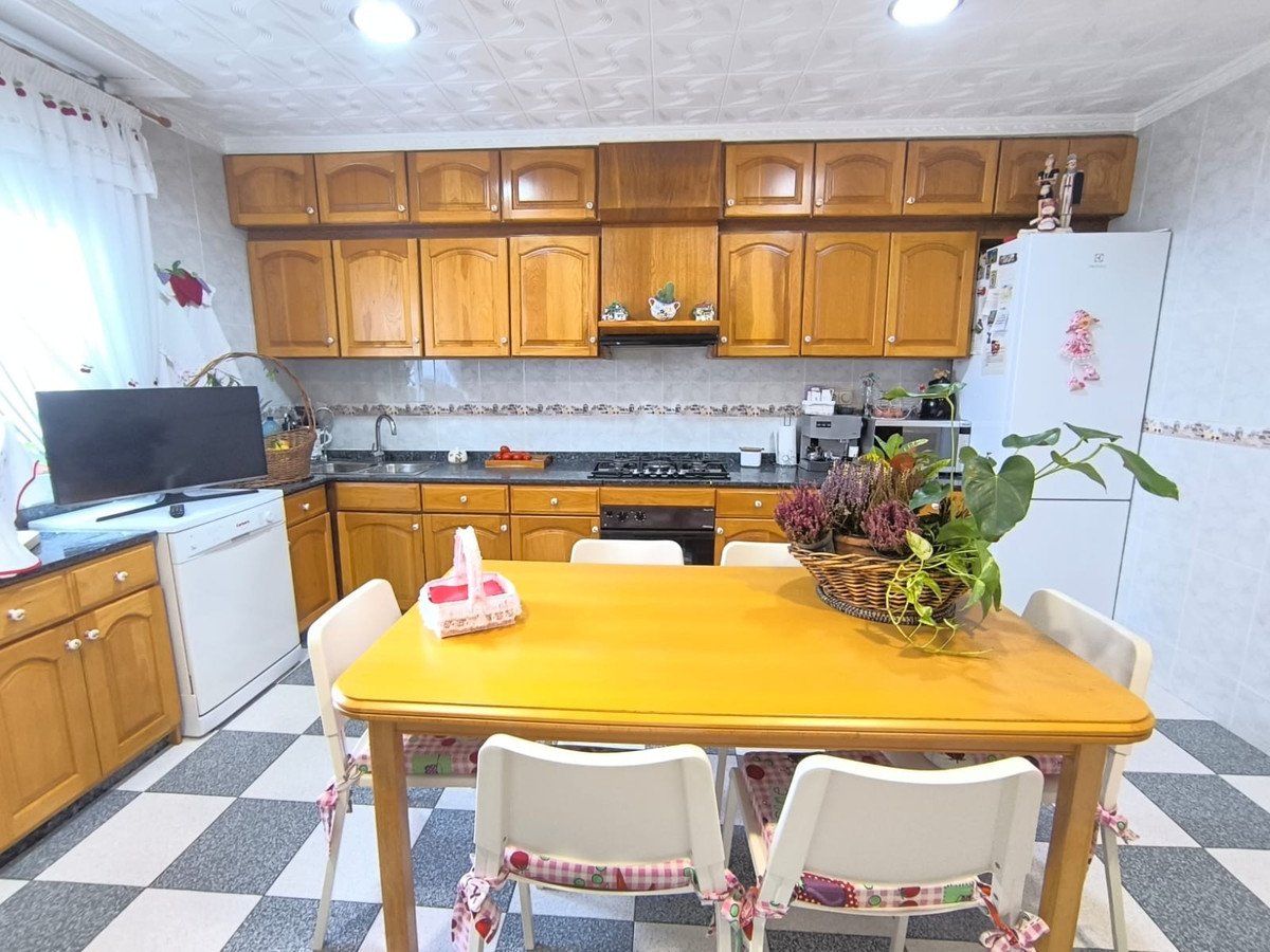 4 Bed Detached Villa in Sax